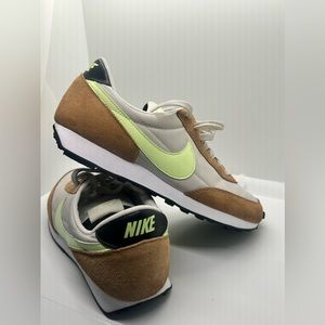 Nike Women's DayBreak Shoes Vintage Track